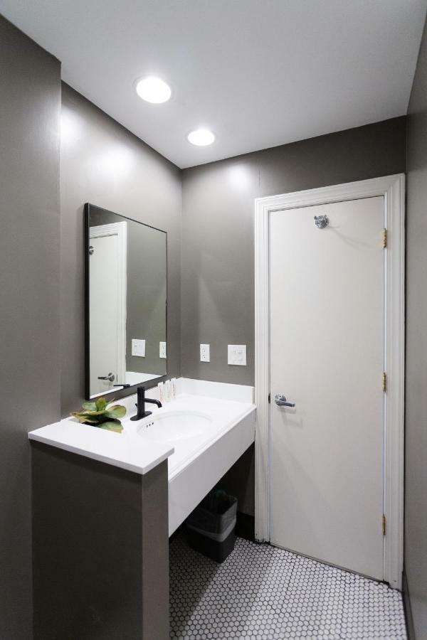 Dupont Circle Embassy Inn By Found Washington Bagian luar foto